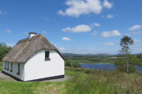 Corofin Lake Cottages - Corofin -Categorie/Vakantiewoningen